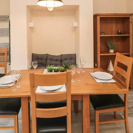 10 Walton Terrace * Guisborough